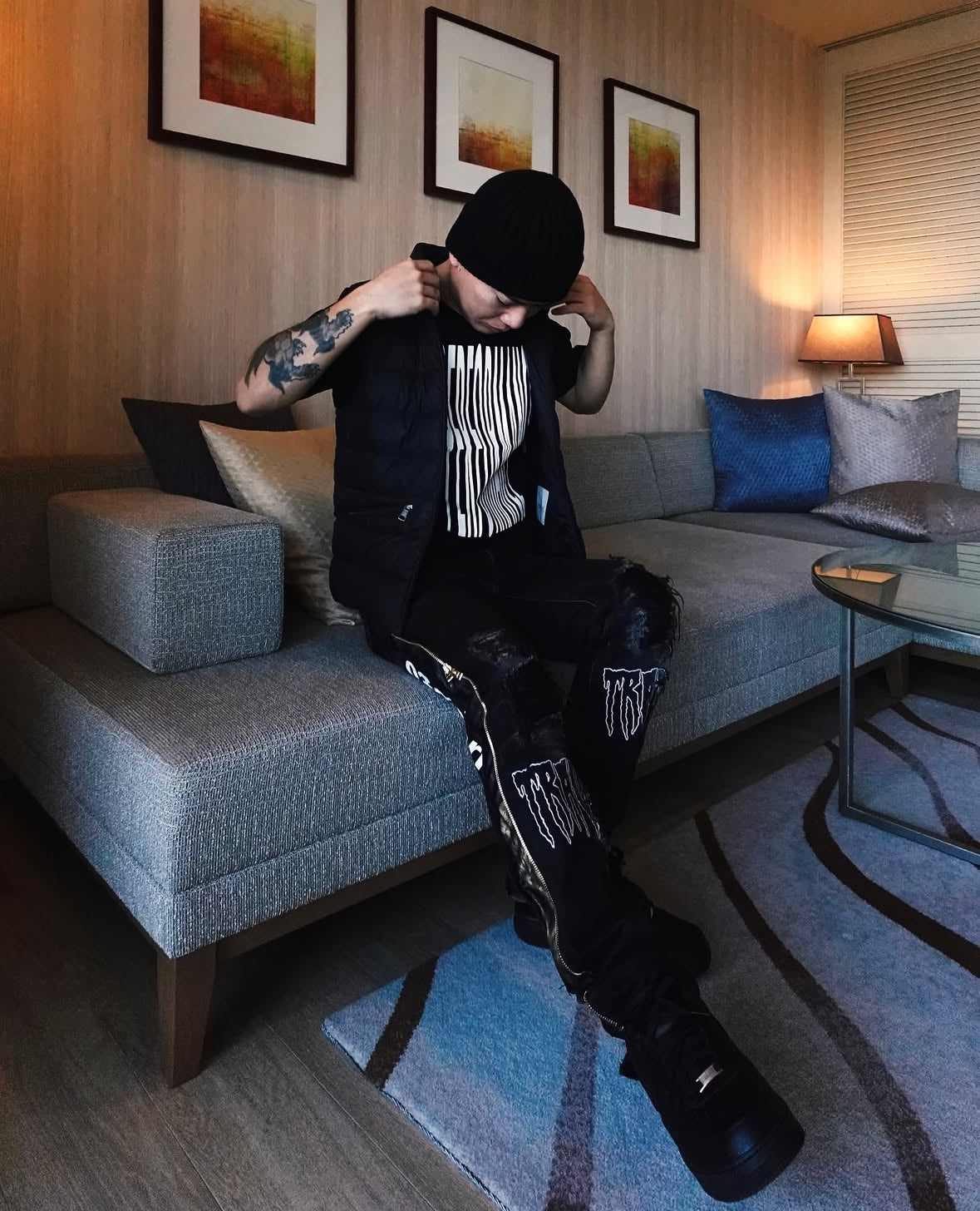 03- Big Logo Tee - black